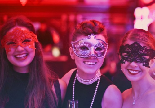 How to Accessorize for a Masquerade Ball